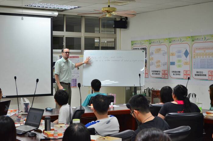 102.05.29_國際志工二次集合圖片